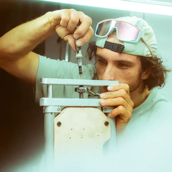 Olivier Grimaud, en charge de la découpe laser et du travail du bois chez SCULPTA